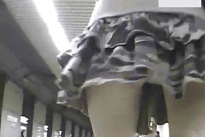 Вуайерист школа камерой девушек под юбкой трусики порно в больнице скрытая камера