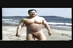 Японский медведь ню на пляже полнометражные порно фильмы бисексуалы
