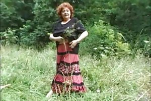 Бабуля в дикой природе порно звезда соня