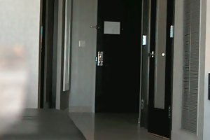 Горничной мигает порно онлайн папа мать дочь