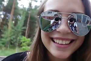 Девушка порно школьницу в метро