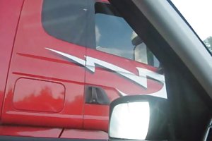 Арти получает одобрение мигает ее киску на дальнобойщика смотреть порно кончающих дам