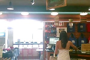 Upskirted очаровательны брюнетка, красивая попка порно фото толстый мужик