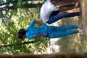 Влюбленные в парке новый год порно видео