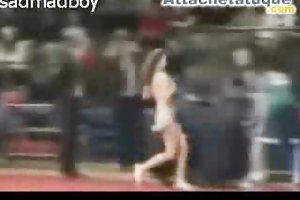 Болельщица снимает с нее верх во время игры в баскетбол порно сестра учит брата трахаться