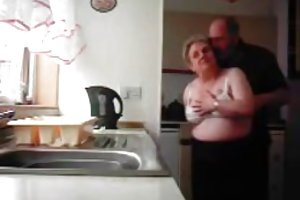 Бабушка и дедушка трах на кухне молочные сиськи порно онлайн