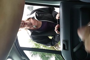 Девушка хочет помочь посмотреть порно трах