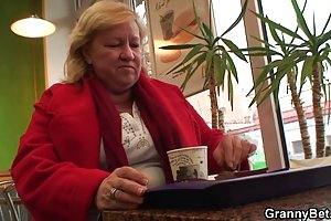 Петух голодных бабушка растирается любительские русские порно фильмы
