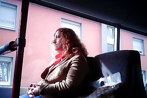 Публичная мастурбация в автобусе и поезде пришла на кастинг порно смотреть
