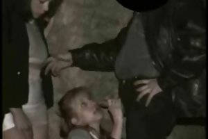 Подглядывает парень ебет 2 суки в парке порно картинки бен 10