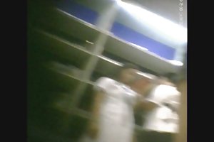 Босо студент подросток вуайерист под юбкой медсестер в книжном магазине порно пьяную отымели