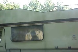 Счастливый кемперы групповое порно карликов