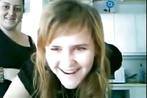 Дочь и не ее мама и тетя на веб-камеру вспышки пьяные порно минет